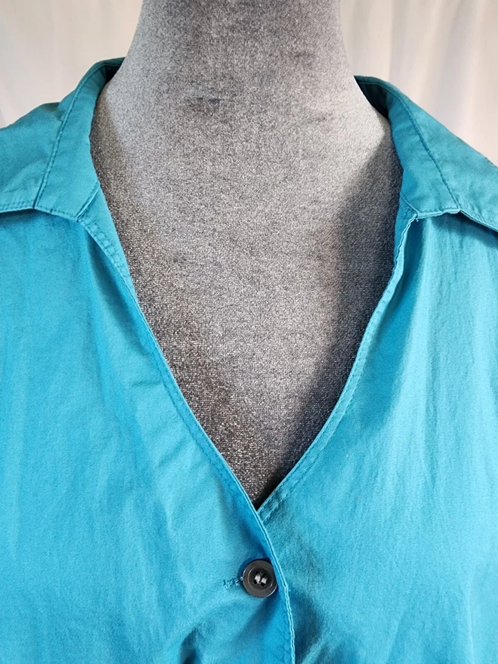 Blusa TravelSmith azul água W 20 com colarinho abotoado manga 3/4 ajustada muito boa - Imagem 4 de 4