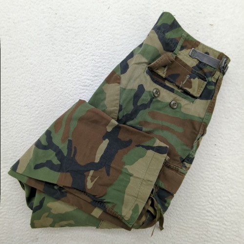 Pantaloni mimetici vintage US Army BDU uomo 33x32 Woodland Cargo militare anni 90 USA - Foto 10 di 12