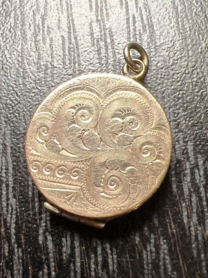 Antique Victorian Engraved Gold Filled Round Locket Necklace Pendant Keepsake
