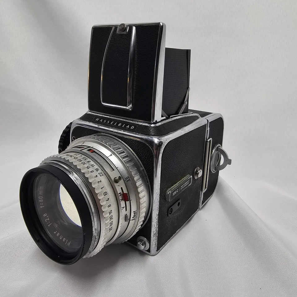 Cámara fotográfica Hasselblad 500C formato M Zeiss Planar 80 mm f/2,8 lente A12 parte posterior de película Foto 2 de 4