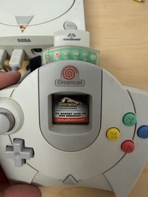 VA1 Sega Dreamcast Console Bundle &ndash; 2 Controllers, VMU, Pelican 4X Memory Card