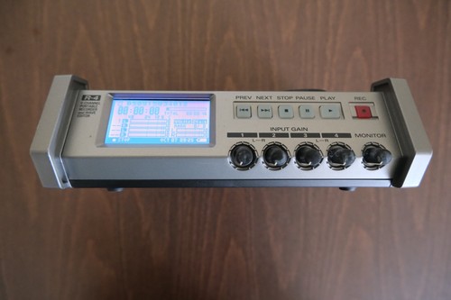 Roland Edirol R-4 4-Channel Portable Recorder - Picture 6 of 7
