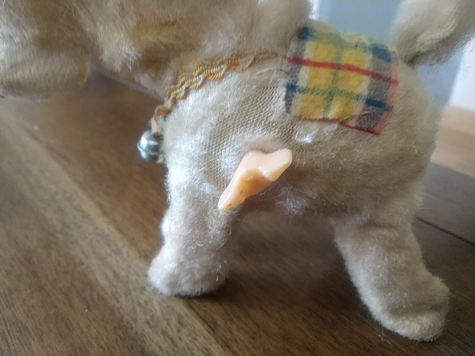 DE COLECCIÓN AÑOS 50 FIELTRO PELUDO CUERDA ESPALDA PATEANDO COLA GIROS DONKEY hecho en JAPÓN Foto 2 de 4