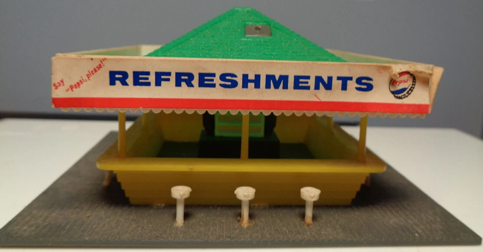 VINTAGE HO SCALE REFRESHMENT STAND FULLY ASSEMBLED - Image 2 of 4