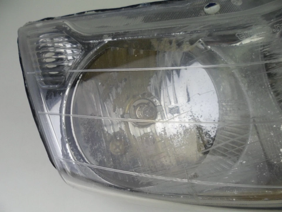 Proyector de luz delantera TRIOM dañado DUCATI ST3 S ABS 2007 Foto 3 de 4