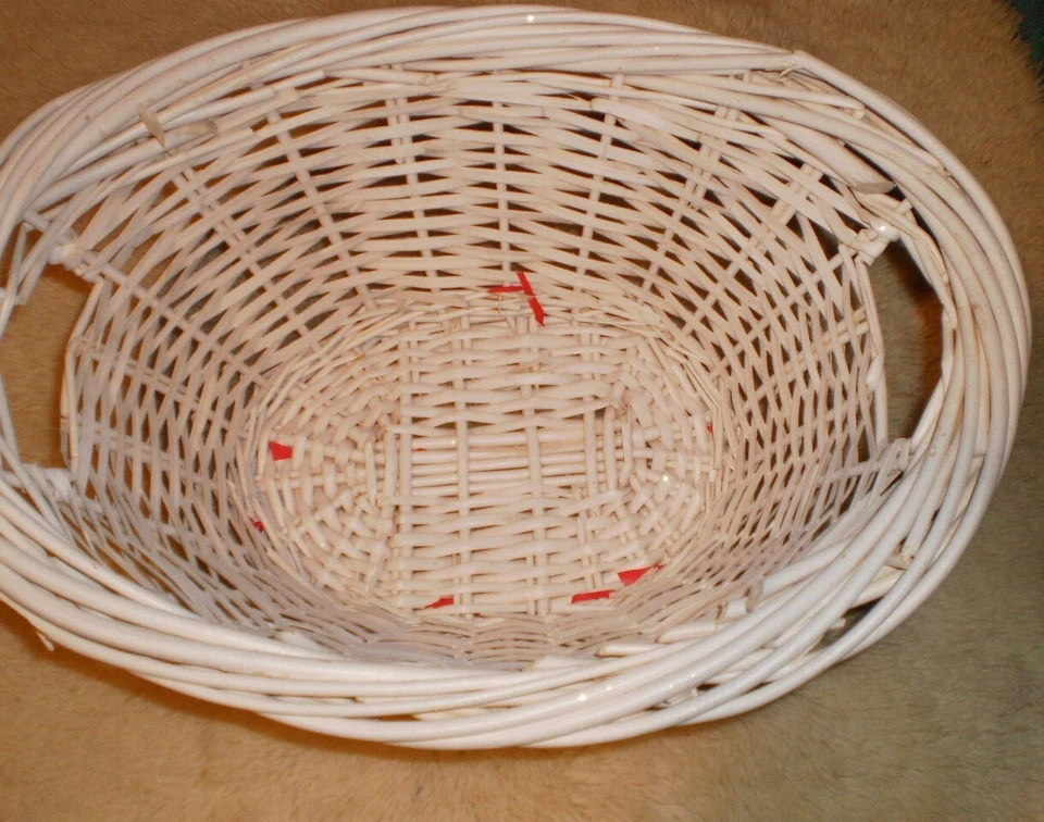 Small Woven Willow Carrying Display Storage Child's Basket WHITE - Image 2 of 4