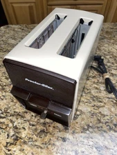Phenomenal Condition Vintage Proctor-Silex two-slice toaster. WORKS/TESTED