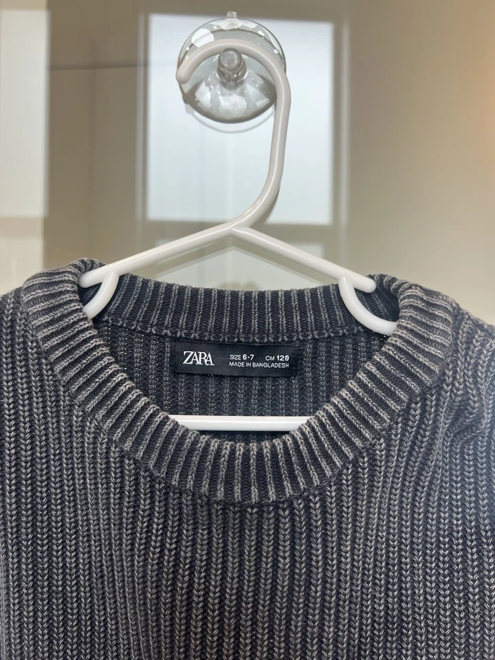 Suéter Tejido ZARA Niños Talla 6-7 Años (120 cm) Gris Acanalado Pullover Foto 2 de 4