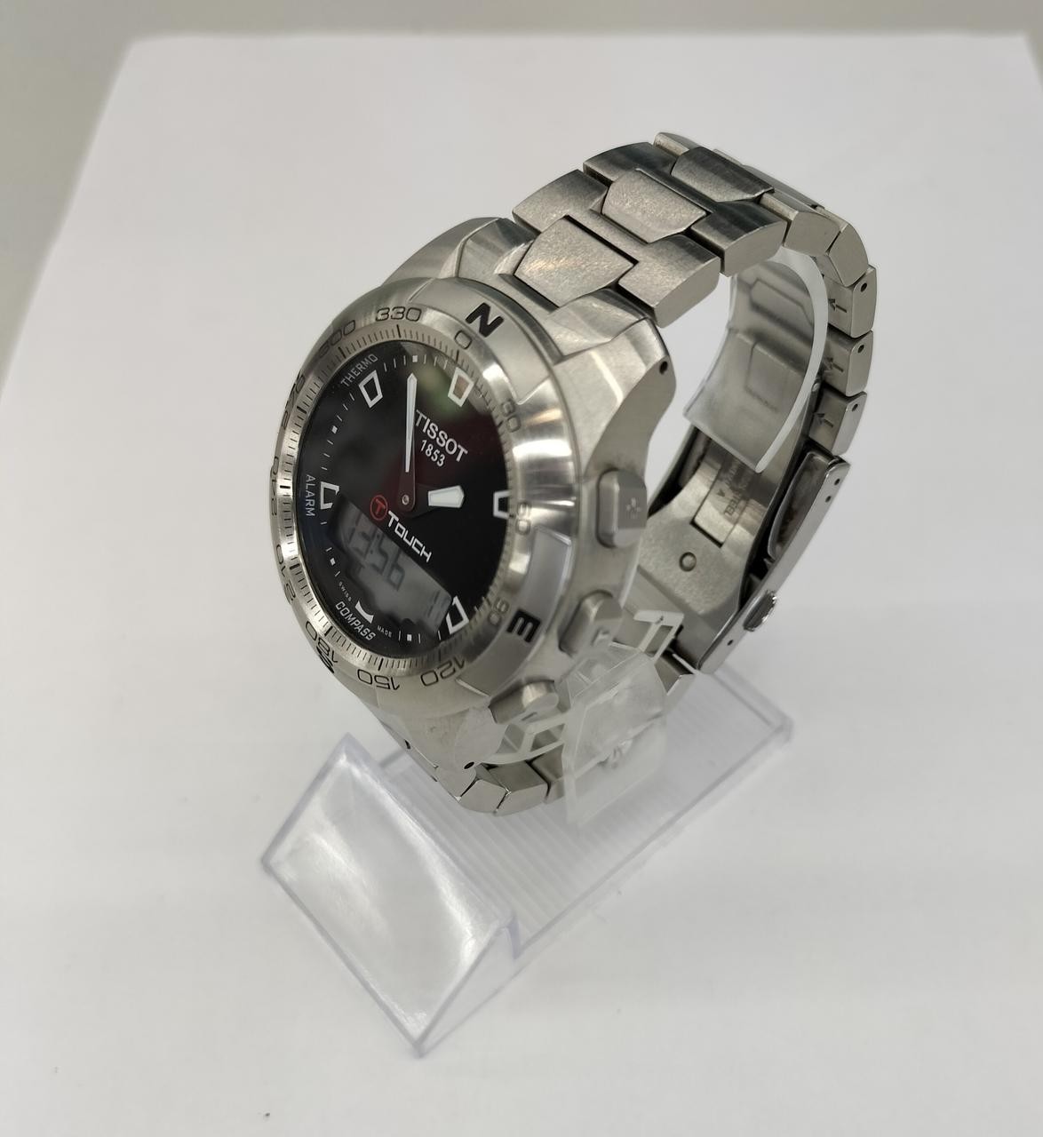 Quartz Analog Wristwatch Model T047420A TISSOT
