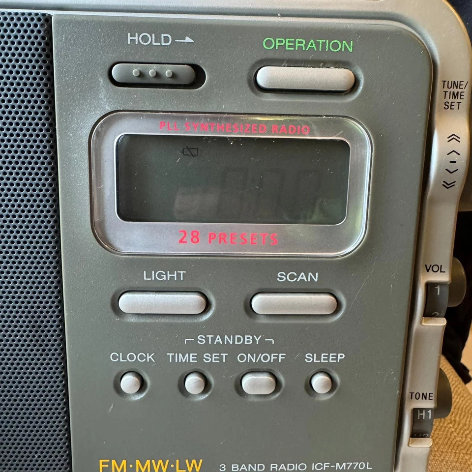 VTG SONY ICF-M770L Portable Radio FM AM LW Digital Tuning 28 Presets Grey, video - Image 2 of 4