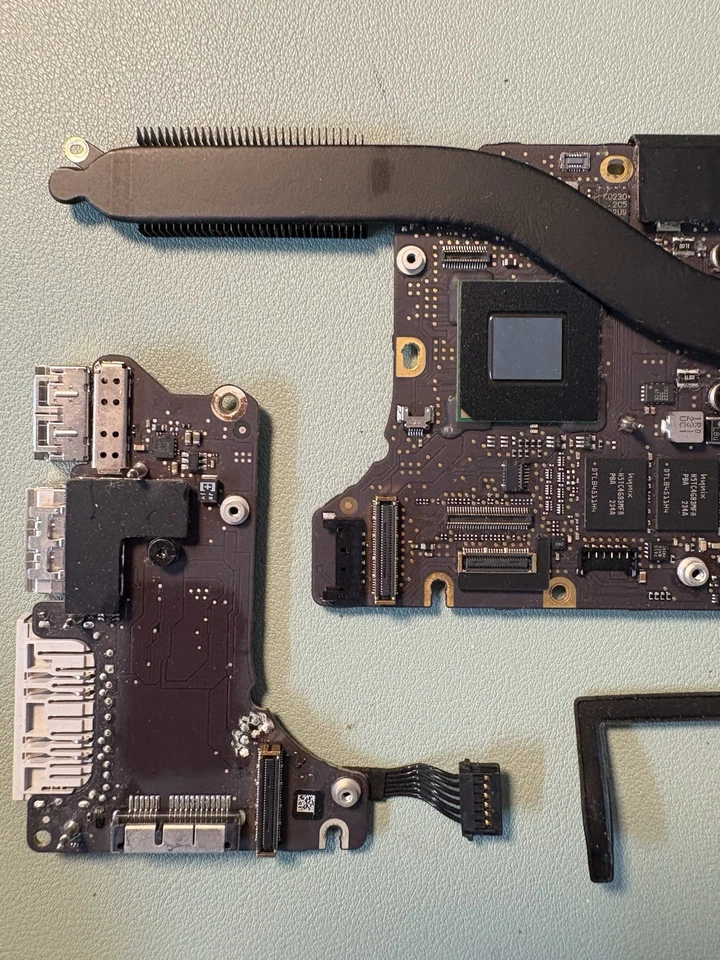 Logicboard MacBook Pro 13" A1425 2.5 GHz i5 8 GB 820-3462-A 661-7346 - Bild 2 von 4