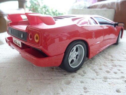 Maisto 30th Anniversary Lamborghini Diablo Red 1:18 Diecast Special Edition - Picture 6 of 13