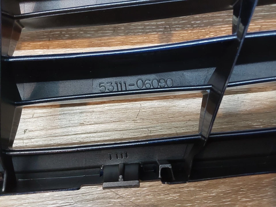 Parachoques delantero Toyota Camry 2007-2009 parrilla superior OEM 53111-06090 Foto 3 de 4