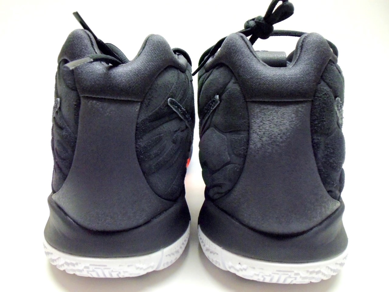 NIKE KYRIE YEAR 4 YEAR KYRIE OF THE MONKEY ANTHRACITE/BLACK SIZE Uomo 15 f91aeb NIKE KYRIE YEAR 4 YEAR KYRIE OF THE MONKEY ANTHRACITE/BLACK SIZE Uomo 15 f91aeb