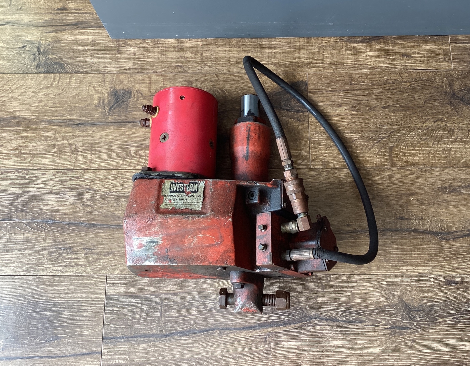 WESTERN ISARMATIC LIFT CONTROL MARK IIIA HYDRAULICS SNOW PLOW PUMP