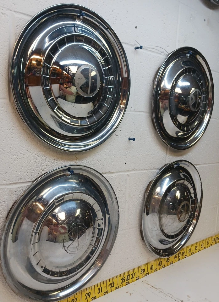 Juego de 4 cubiertas de rueda de tapacubos 1951 Kaiser/Frazer/Henry J (5237) usadas OEM Foto 2 de 4