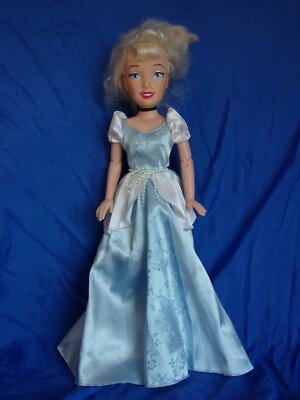 Disney Princess CINDERELLA 14'' Fashon Doll Articulated 2005 Playmates 