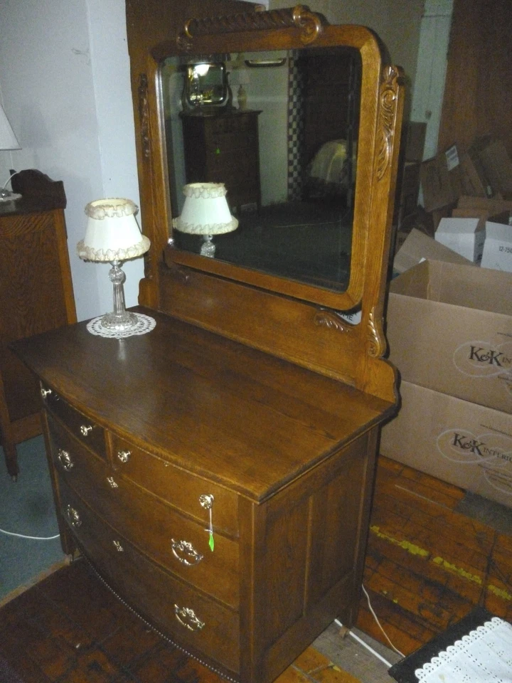 Cómoda de roble antiguo dormitorio oficina 4 cajones bev. espejo repintado años 1900 Foto 2 de 4