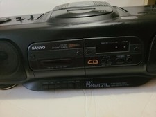 SANYO MODEL MCD-Z11 DIGITAL CD TAPE BOOM BOX CD-TAPE OUTSTANDING