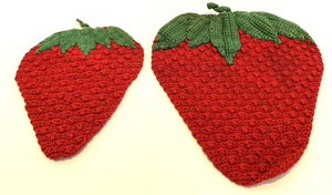VTG Set of 2 Red/Green Handcrafted Crochet Strawberry Potholders/Trivets