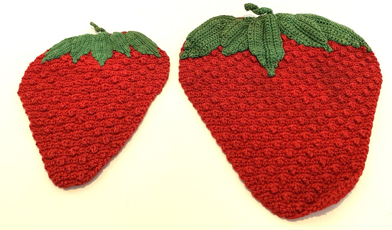 VTG Set of 2 Red/Green Handcrafted Crochet Strawberry Potholders/Trivets