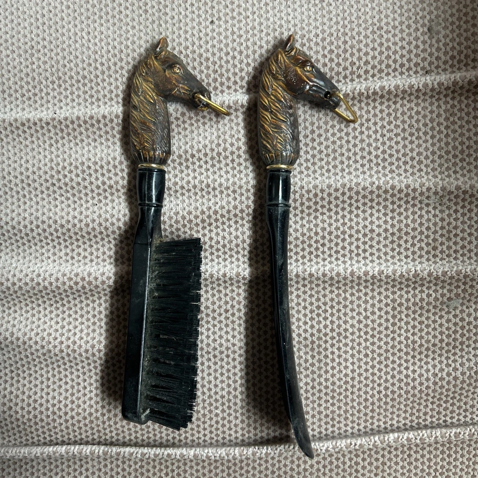 Zapato Cabeza de Caballo Vintage Cuerno Horne y Cepillo Plástico Foto 3 de 3