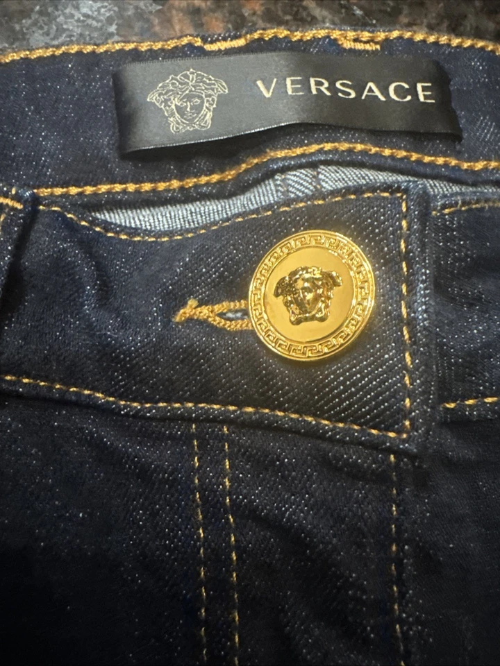 Vaqueros Gianni Versace para mujer talla 29 CABEZA DE MEDUSA AJUSTADA AZUL OSCURO dorado nuevos sin etiquetas Foto 2 de 4