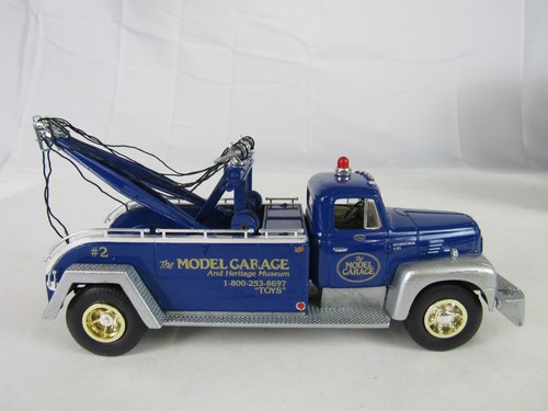 First Gear 1:34 Diecast 1957 International R-200 Tow Truck #19-1416 JJ560 - Picture 5 of 6
