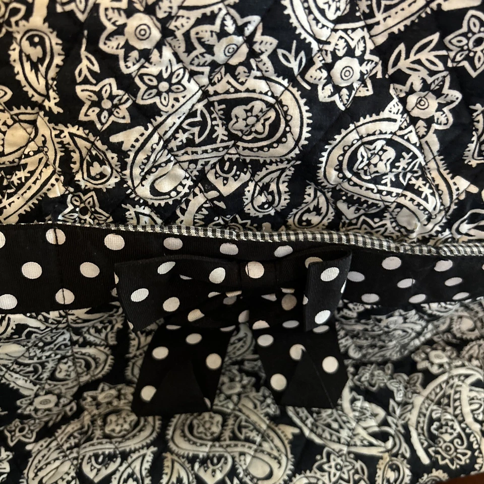 Belvah Quilted Tote Bag w/ Matching Makeup Bag Black & White - Image 2 of 4