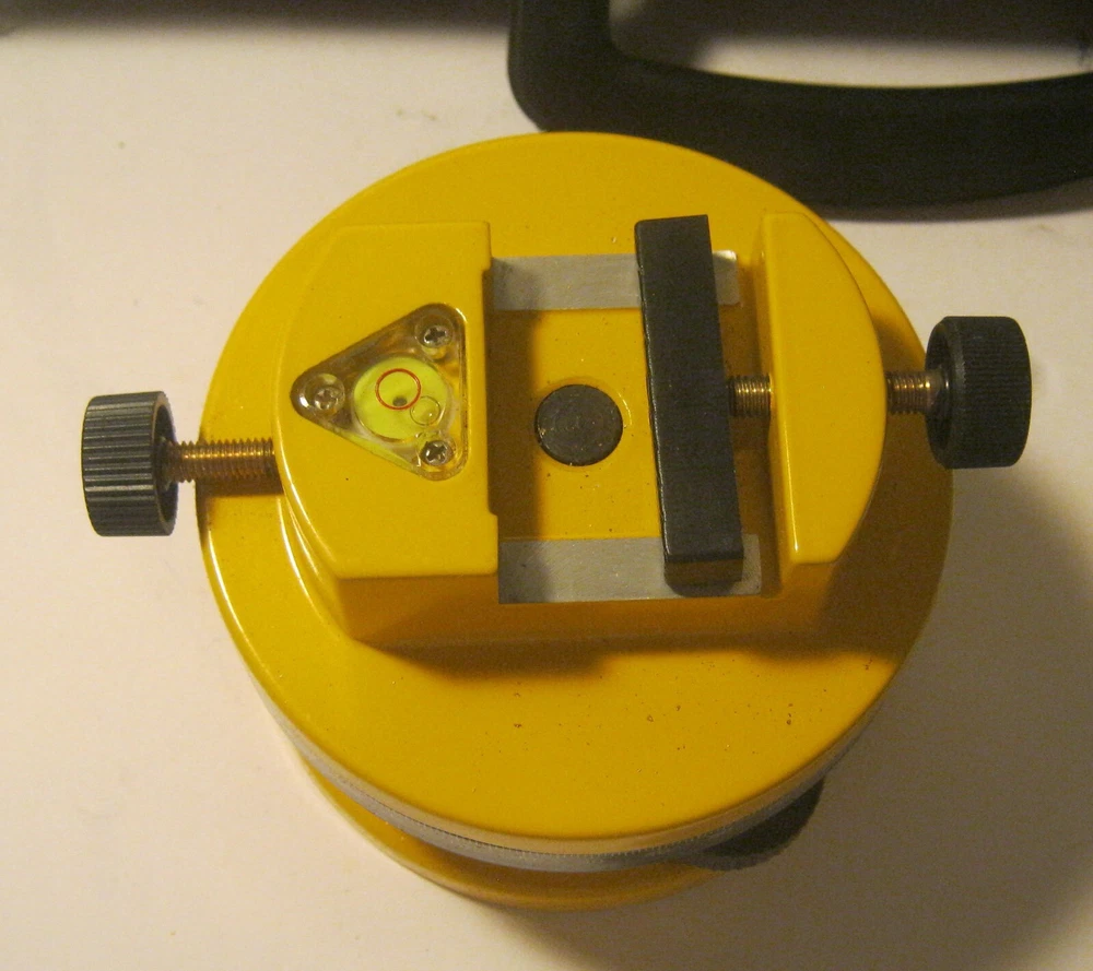 LASER LEVEL with Rotating Base & Tripod in Damaged Case EXCELLENT Working!!!
