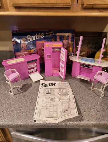 Vintage 1992 Barbie kitchen playset, Not A Complete Set