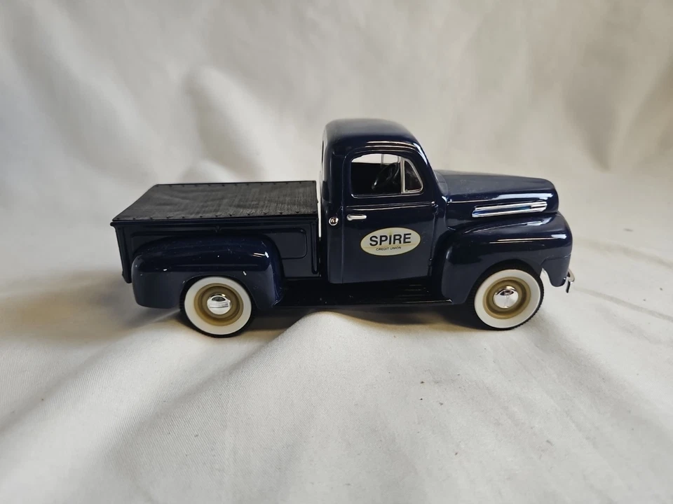 Ford F-1 1948 camioneta Die Cast Bank Spire Credit Union #NC3 Foto 4 de 4