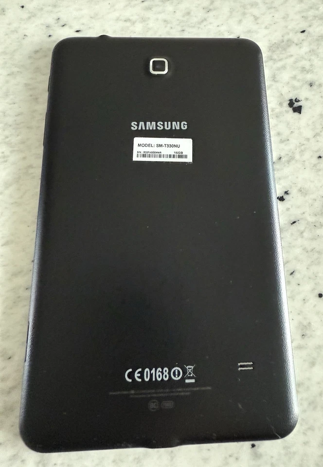 Tablet Samsung Galaxy 4 8” negra incluida con estuche y cargador -16 GB Foto 3 de 4