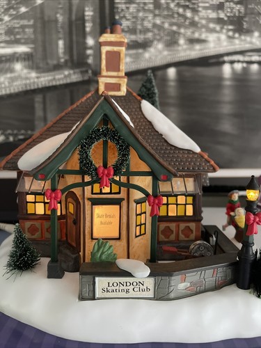 DEPT 56 Dickens Village Series LONDON SKATING CLUB Retired READ - Picture 4 of 12