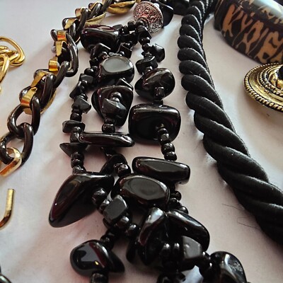 Lot de bijoux vintages récents à détourner porter ou restaurer