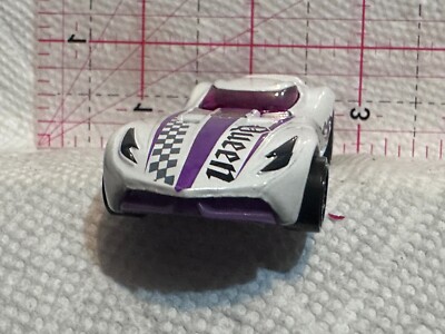 White Queen Velocita BDD03 2014 Hot Wheels Diecast Car | eBay