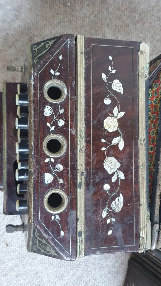 Bonito bandoneón bandoneón antiguo Concertina, 22/16, hermosas incrustaciones MoP "E.Bässler" Foto 3 de 4