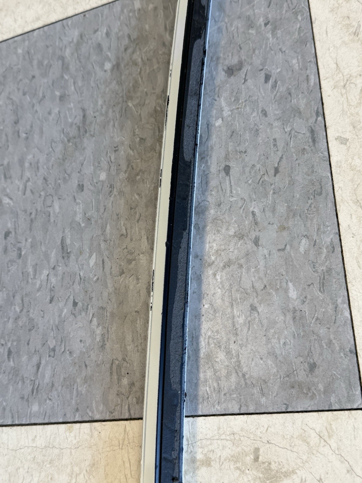 2014-2017 Maserati Ghibli OEM Right Roof Drip Molding Trim 06700168910