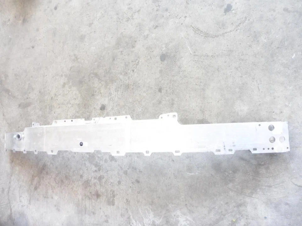 Barra de impacto de reforço de para-choque dianteiro Mercedes Benz C300 2015-2018 2056202034 original de fábrica - Imagem 2 de 4