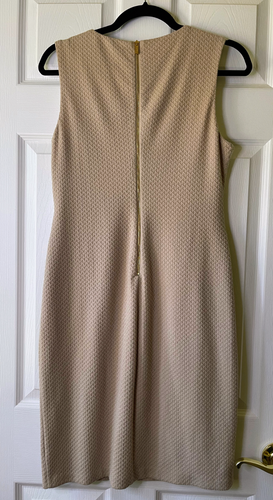Calvin Klein Women’s Beige White Textured Sheath Dress Sleeveless V-Neck Elegant - Picture 2 of 9