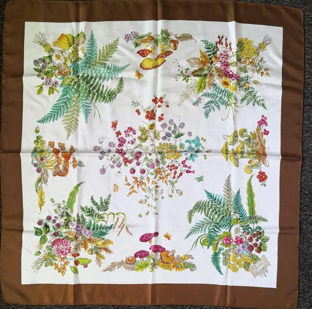 Foulard GUCCI, grande taille, champignon, etc. Aucun dommage bel objet du Japon