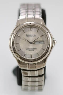 Armitron Herren Uhr Edel Stahl Silber Dehnbar Batterie 50m Tag Datum Weiß Quarz