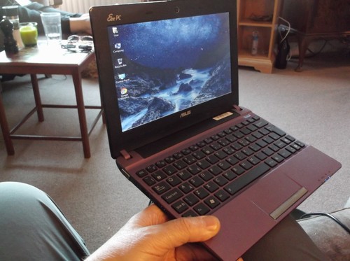 ASUS Eee PC X101CH netbook Intel Atom 1.60 GHz, 1GB RAM, 320GB HDD Win7 Pro!! - Picture 2 of 14