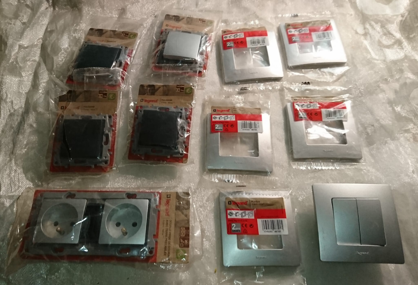 Lot Legrand Niloé appareillage électrique encastrable pour rénovation
