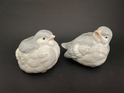 Pair of 2 Otagiri Blue/gray Bird Figurines Japan 3" sitting~turned head ceramic
