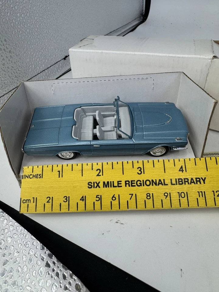 1/43 1966 Ford Thunderbird Diecast Model Car The National Motor Museum SS-48624 - Image 3 of 4