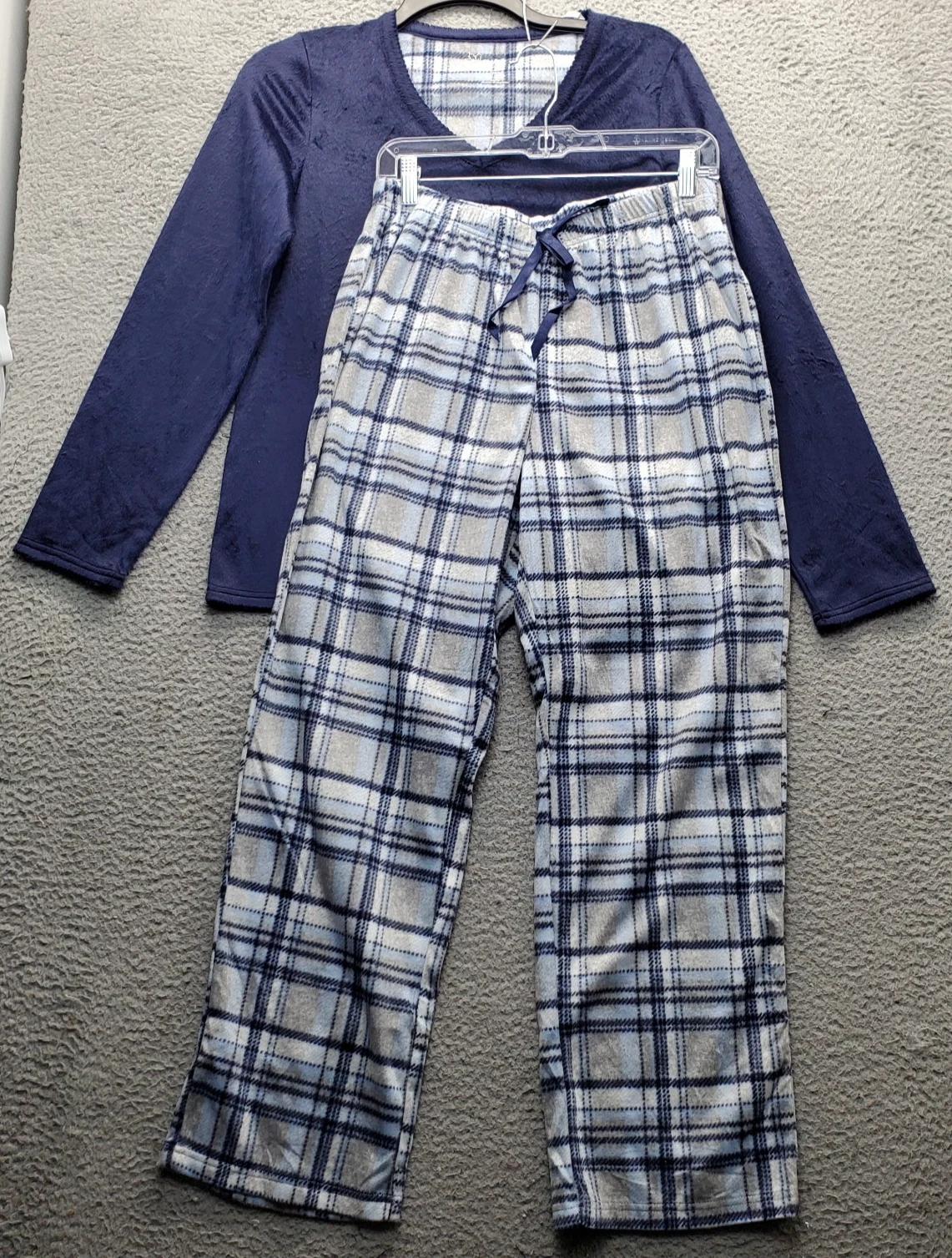 Croft & Barrow 2 Piece Pajama Set Womens Medium Multi Faux Fur Soft Long Sleeve
Opens in a new windo