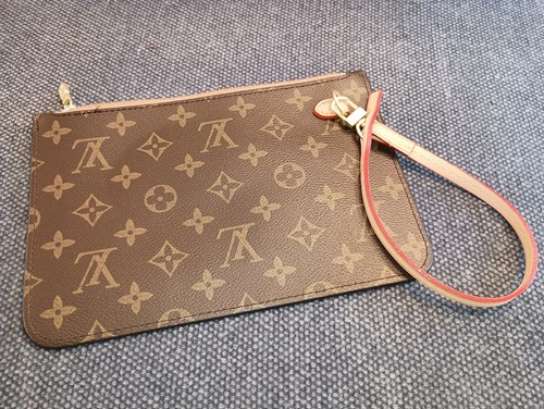 Louis Vuitton Neverfull Wristlet Pouch 