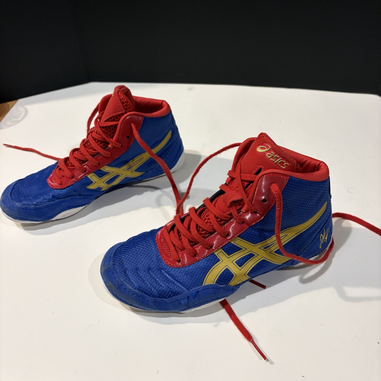 ASICS Jordan Burroughs Wrestling Shoes Elite 2.0 Gold Blue Red Size 4 thumbnail 4