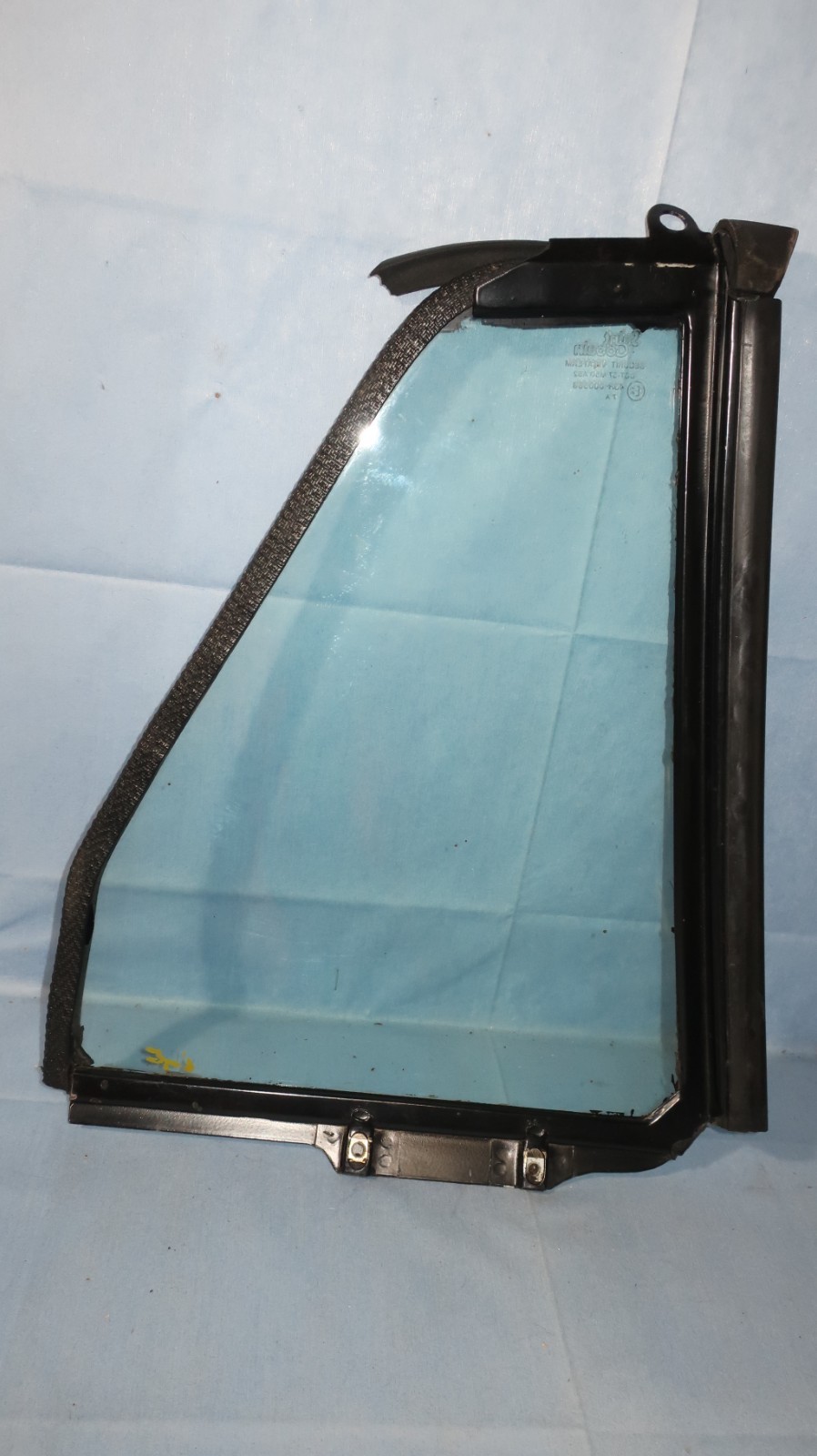 Maserati Biturbo  SPYDER RIGHT  REAR 1/4 GLASS # 10238